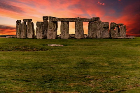 Southampton to London: Transfer with a Stop at Stonehenge Southampton Cruise Transfer via Stonehenge