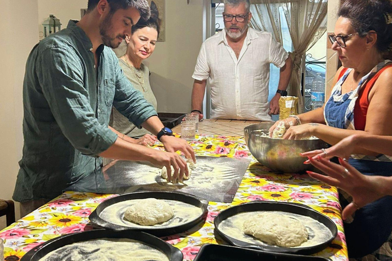 Pompeii: Pizza Class in a Local Family Home with Transfer
