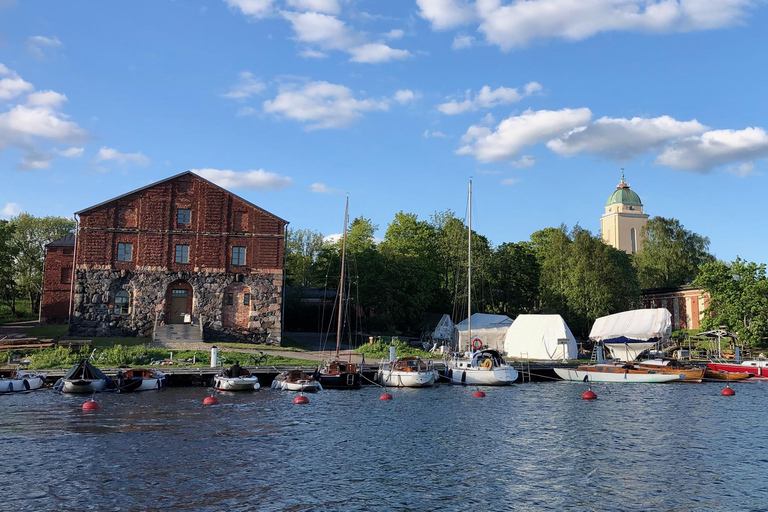 Visite de Suomenlinna en français avec DoroDécouvrez la merveilleuse Suomenlinna avec Doro - Tour en français