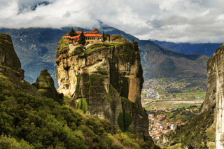 Athens: Meteora Monasteries and Thermopylae Private Tour