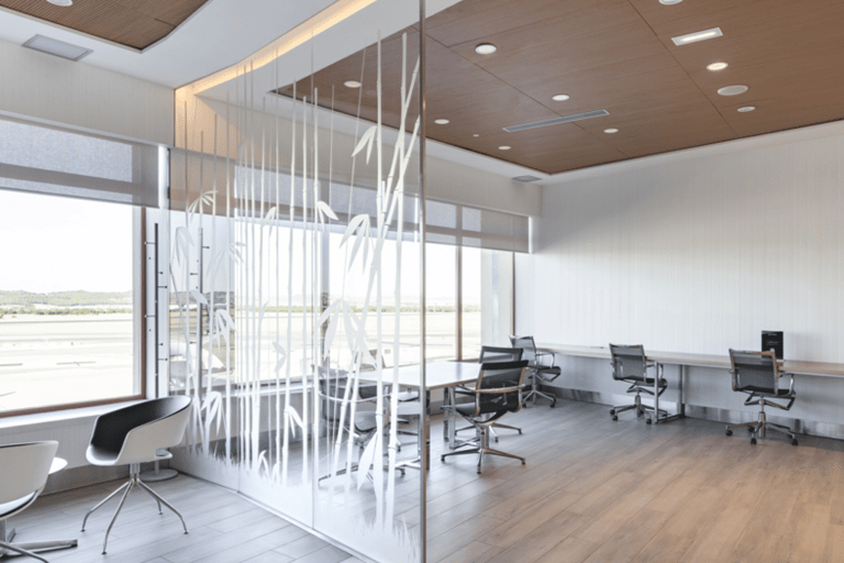 Madrid: Adolfo Suarez-Barajas Airport Lounge Access T3 International Departure: Sala VIP Puerta del Sol