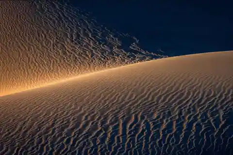 Doha: Nächtliche Wüstensafari mit Dune Bashing und Kamelritt