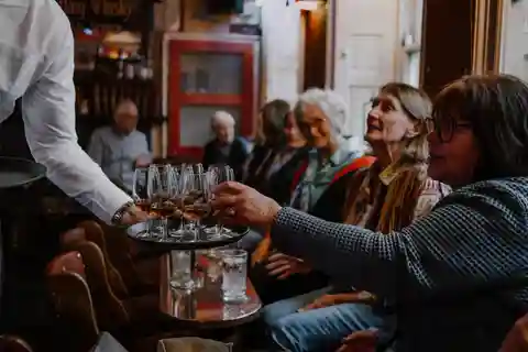 Edimburgo: Degustazione di whisky e racconto di storie in un pub storico