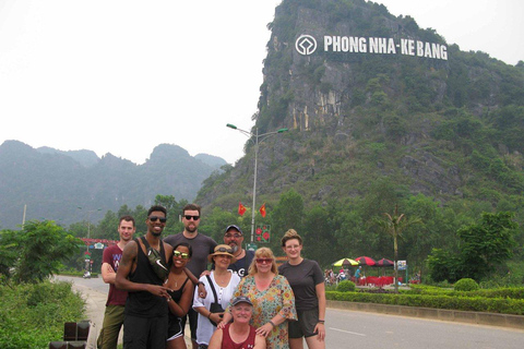 Explora Phong Nha e as Grutas do Paraíso: Aventura de 2 dias a partir de Hue