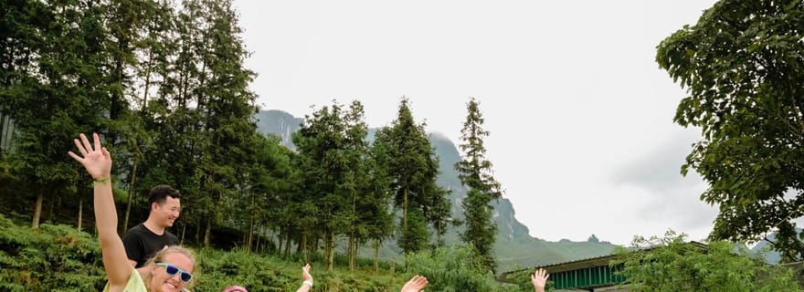 Ha Giang : circuit premium de 4 jours en moto avec séjour à la piscine