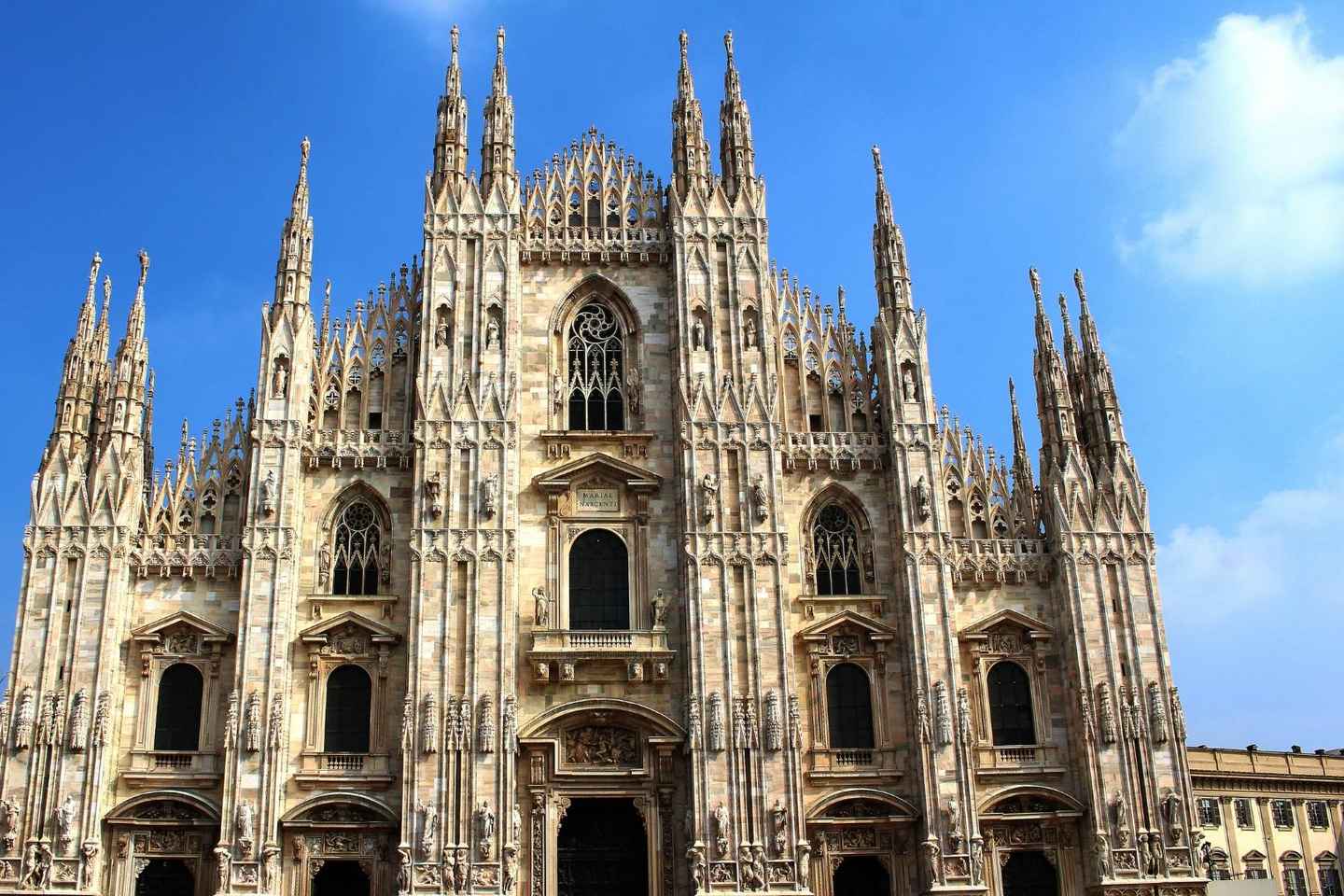 Milan Walking Tour with a Local - 2-Hour Private Walking Tour