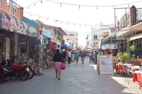 Isla Mujeres: Wycieczka katamaranem z nurkowaniem, bufetem i napojamiWycieczka z Costa Mujeres