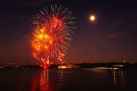 Lisbon: Private New Year’s Eve Sail with Champagne & Food