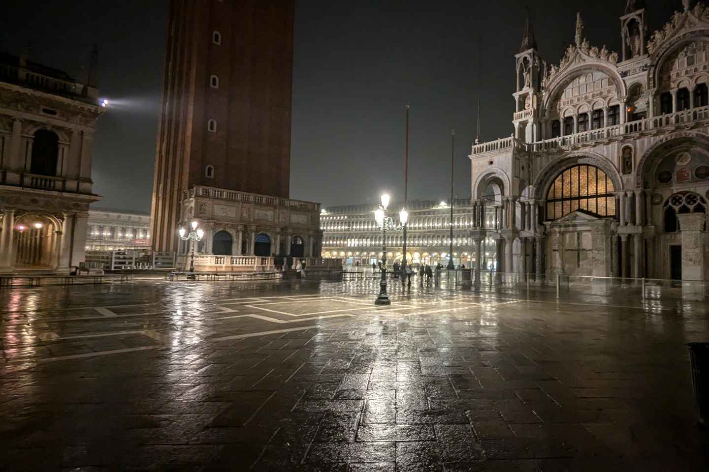 Feneyjar: Dularfullar Draugasögur og Morðgátur