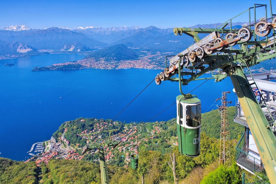 Von Mailand: Zug zum Lago Maggiore, Seilbahn & Aperitif Von Mailand: Zug ...