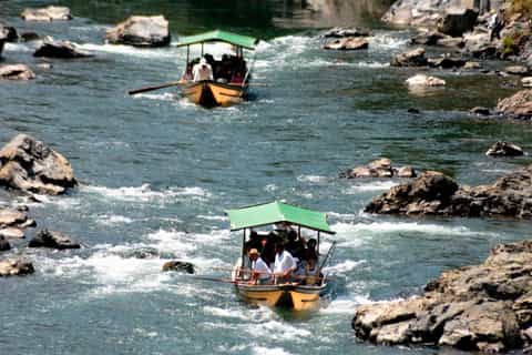 Hozugawa River Cruise & Sagano Train Experience - Image 3