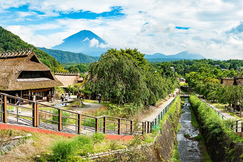 Wycieczka na górę Fuji: jezioro Kawaguchi, świątynia, wioska uzdrowiskowa i pagoda8:30 Wyjazd ze stacji Shinjuku — bez lunchu