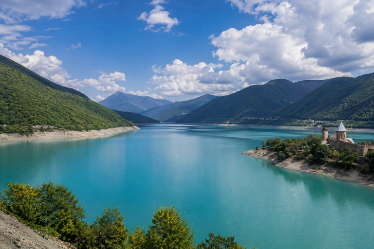 From Tbilisi to Kazbegi, Gudauri, Ananuri and Zhinvali lake.