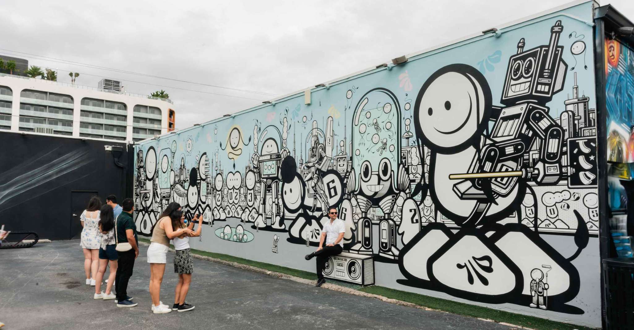 Miami: Wynwood Walls, Galleries, and Murals Guided Tour photo 20