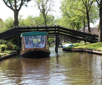 Giethoorn: Grachtenrondvaart & meertour & sightseeingtour door het dorp