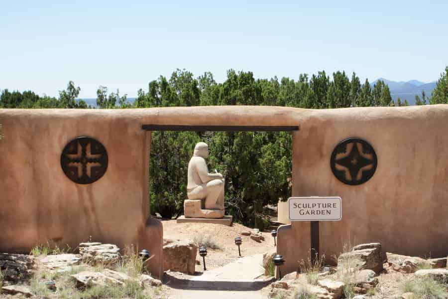 Santa Fe: Führung durch den Allan-Houser-Skulpturengarten. Foto: GetYourGuide Santa Fe: Führung durch den Allan-Houser-Skulpturengarten. Foto: GetYourGuide