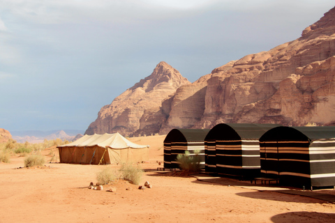 Wadi Rum: 2Nächte/3Tage Wüsten Trekking Tour, Camping &amp; Mahlzeiten