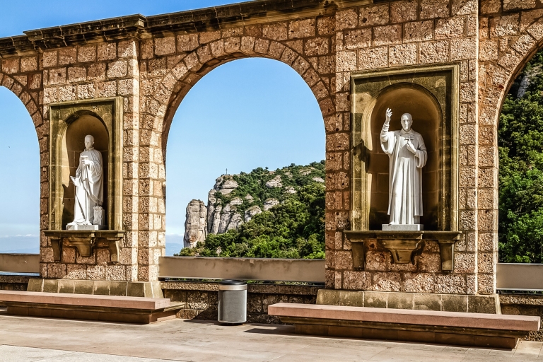 Ab Barcelona: Halbtagestour nach Montserrat mit Führung