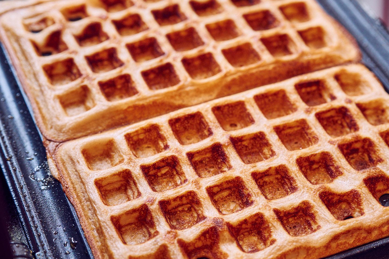 Bruxelles: Laboratorio di preparazione di waffle belgi con degustazione di birra