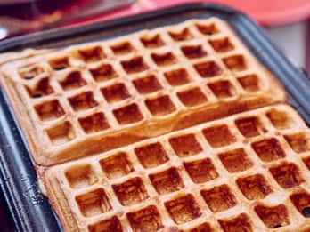 Brussels: Belgian Waffle Making Workshop with Beer Tasting
