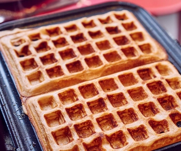 Brussels: Belgian Waffle Making Workshop with Beer Tasting
