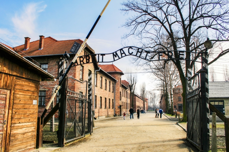 Depuis Cracovie : visite d'Auschwitz-Birkenau et transfertVisite avec guide et transport en groupe