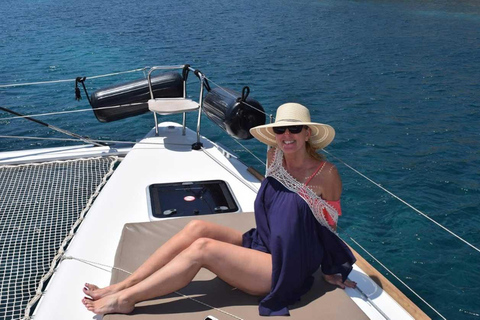 Santorini: Private Luxury Catamaran Cruise with Greek Meal
