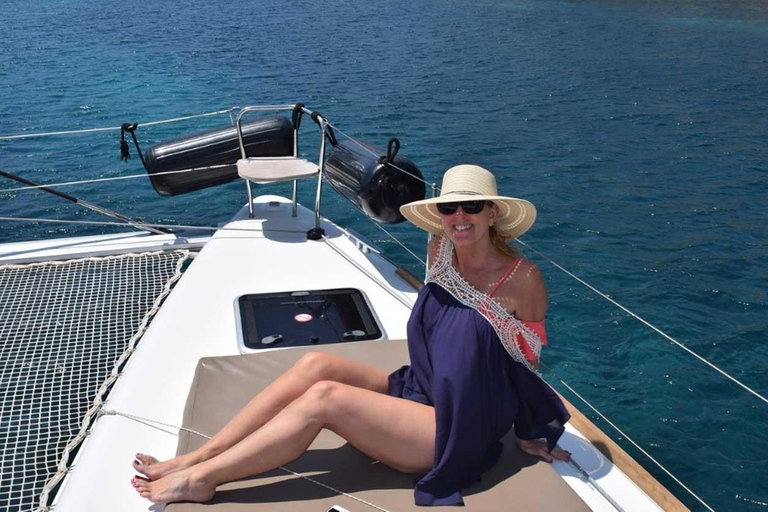 Santorini: Private Luxury Catamaran Cruise with Greek Meal