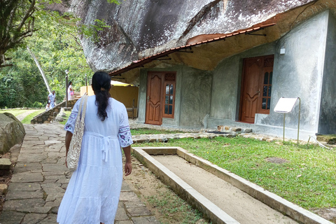 Ella: Authentic village tour with Sri Lankan lifestyle & way