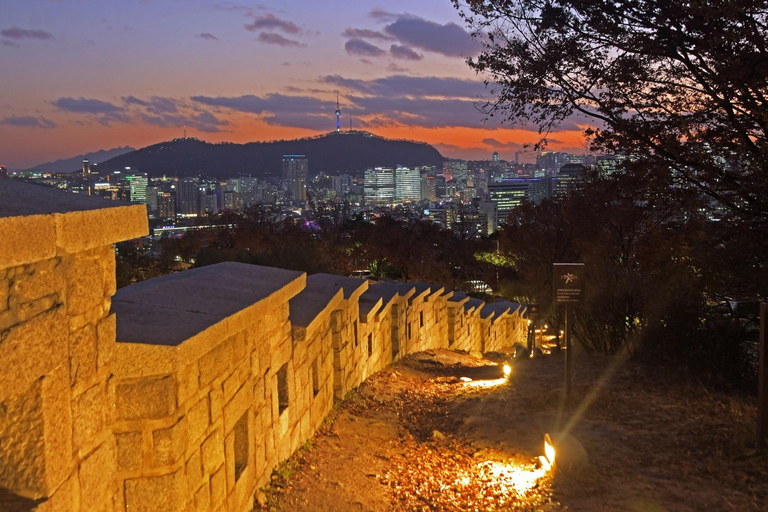 Excursion d&#039;une journée à Séoul : palais Gyeongbok, Bukchon, marché de GwangjangB. Palais Gyeongbokgung, Bukchon, marché Gwangjang et vue nocturne