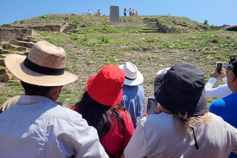 Oaxaca: Monte Albán Tour with Breakfast at Abastos Market