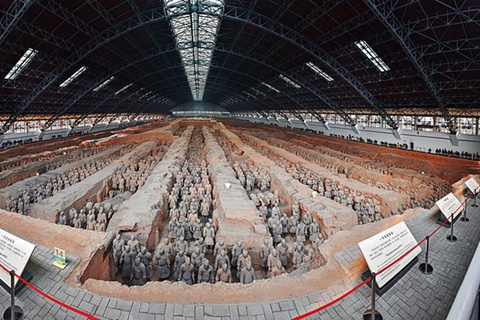 Xi&#039;an clássico: Excursão de ônibus totalmente guiada pelo Exército de TerracotaExcursão de ônibus do Exército de Terracota + Muralha da Cidade Antiga