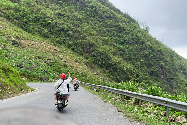 De Hanói: 4 dias de viagem de carro em circuito em Ha Giang e vídeo editado