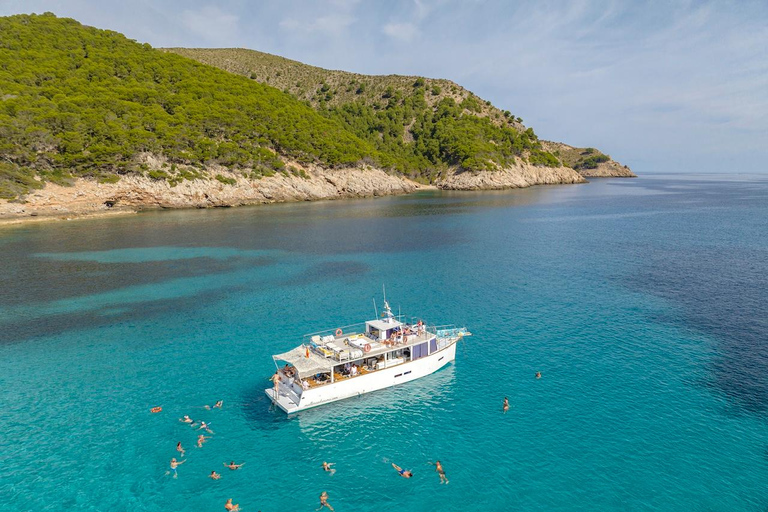 Cala Ratjada: Passeio de barco com bebidas e jantar