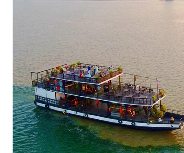 Phnom Penh: Mekong River by a Big Private Cruise