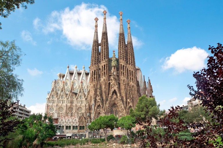 Barcelona: Family Friendly Tour of Sagrada Familia
