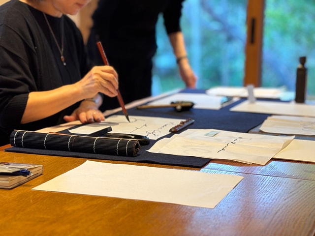 Kamakura: Japanese Calligraphy Experience with Tea