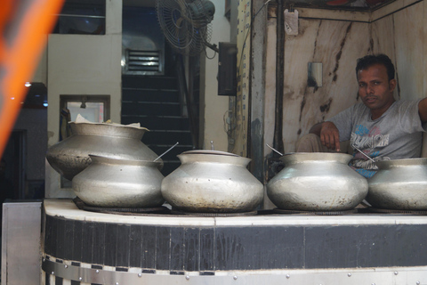 Delhi : Traditional Food tour with Guide and Transportation