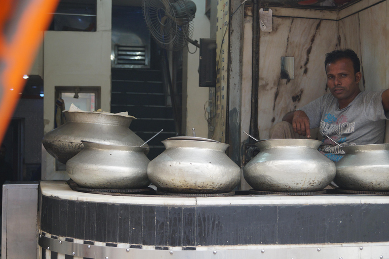 Delhi : Traditional Food tour with Guide and Transportation