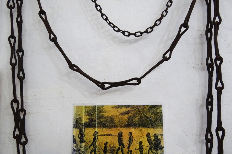 DAR ES SALAAM : TOUR DELLA CITTA' DI DAR ES SALAAM DI 5 ORE CON AUTO PRIVATADAR ES SALAAM : Tour della città di DAR ES SALAAM di 6 ore con auto privata