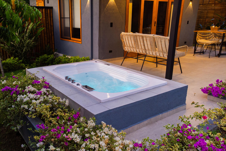 Cali: Private Jacuzzi Nature Escape & Local Lunch