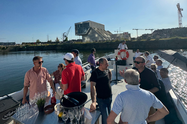 Antwerp: Private Harbor Cruise with Aperitif near the MAS XL Antwerp: Private Harbor Cruise with Aperitif near the MAS