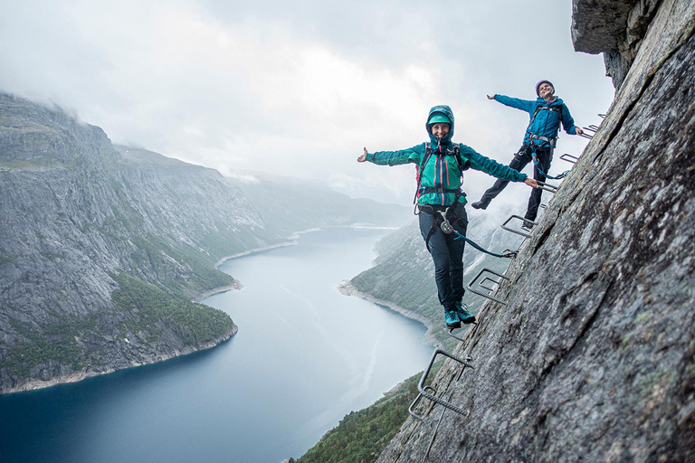 Odda: Trolltunga Via Ferrata, pôr do sol e nascer do sol