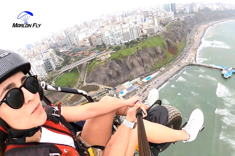 Paraglide over Lima's Costa Verde – An Unforgettable Aerial Adventure Paragliding over Lima's Costa Verde – An unforgettable aerial adventure