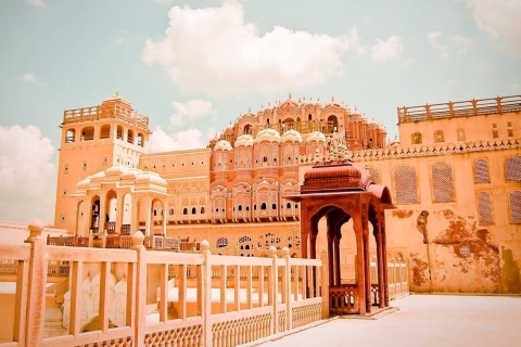 Desde Nueva Delhi: Visita en coche a Jaipur y el Fuerte Amer en el mismo díaTransporte privado, guía turístico, entradas a monumentos y almuerzo