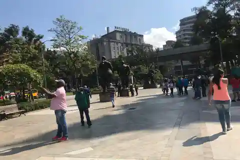 Medellin: Half and Full Day Public Transportation City Tour