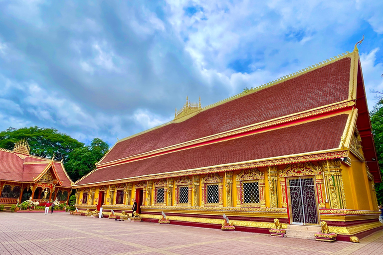Vientiane: 9 Sacred Temples Guided Tour with Blessings