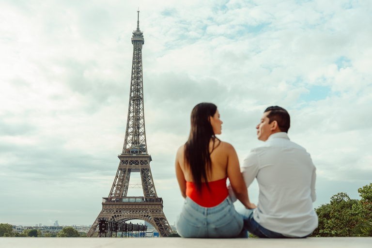 Paris: Eiffel Tower Street Photoshoot Paris: Eiffel Tower 15m Photoshoot - 5 Photos