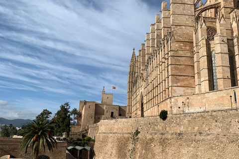 Palma de Mallorca: Private Guided Walking Tour with Tapas