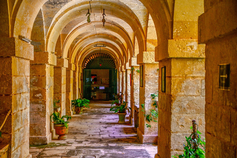 瓦莱塔组合套票：信仰奥秘与黑衣修士体验瓦莱塔组合套票：《信仰奥秘》与黑衣修士门票